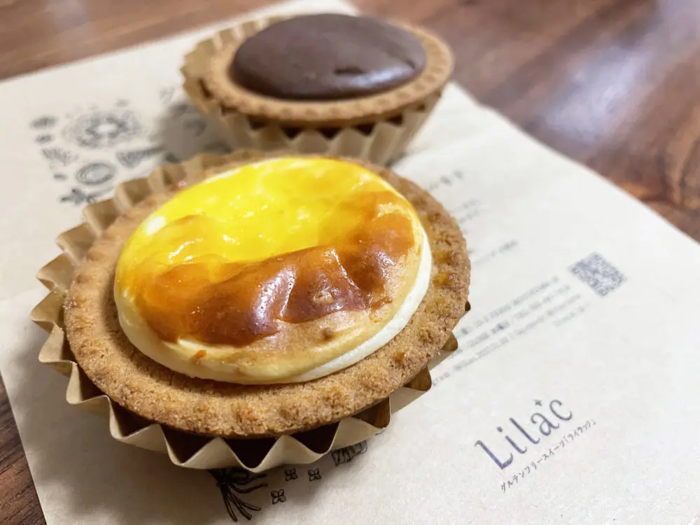 チーズタルトとチョコタルト