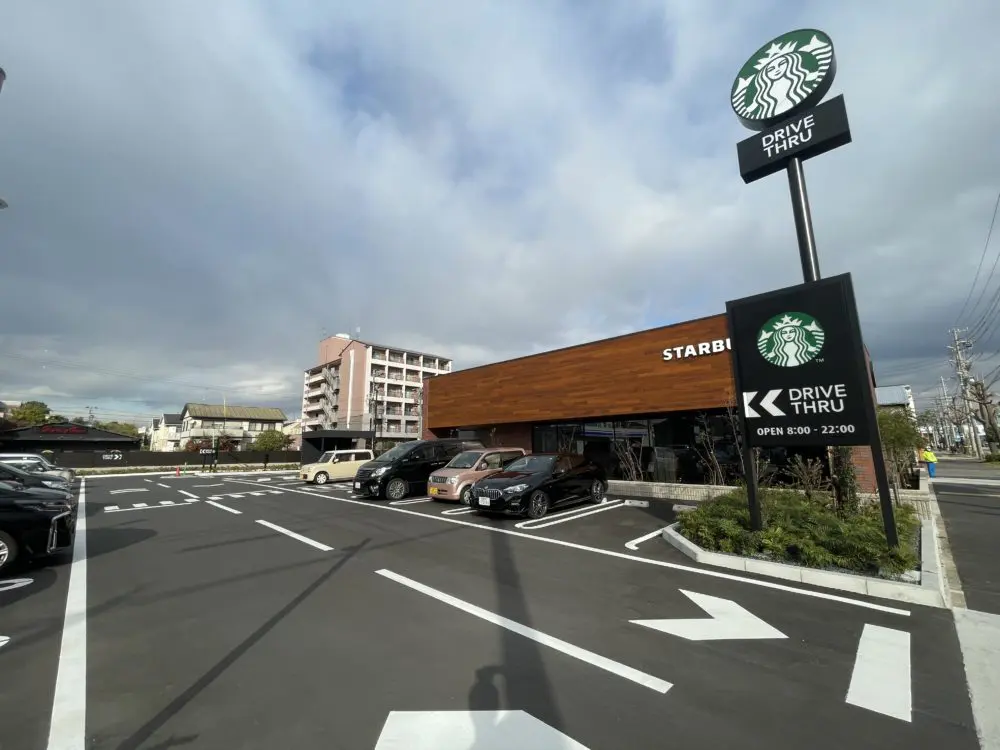 港東通店外観（駐車場あり）