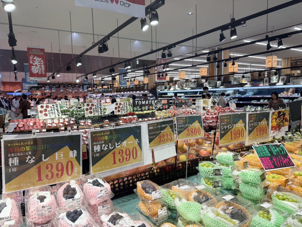 ロピア名古屋みなと店の青果コーナー