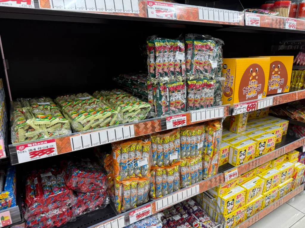 ロピア千種店のお菓子売り場
