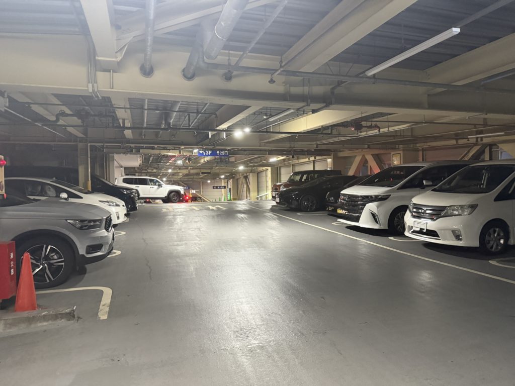 ロピア千種店の駐車場