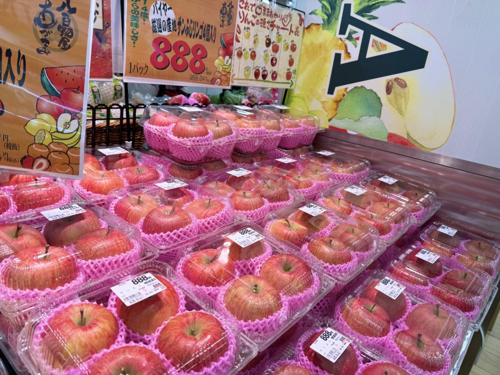 ロピア一宮店のりんご