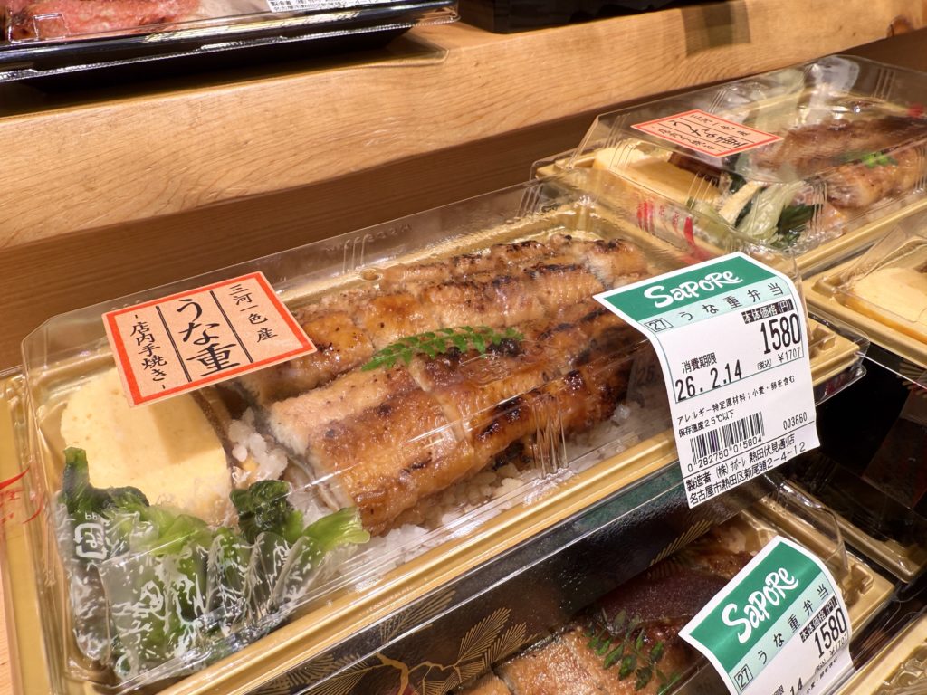 サポーレ大人気のうな重弁当。店内手焼き。