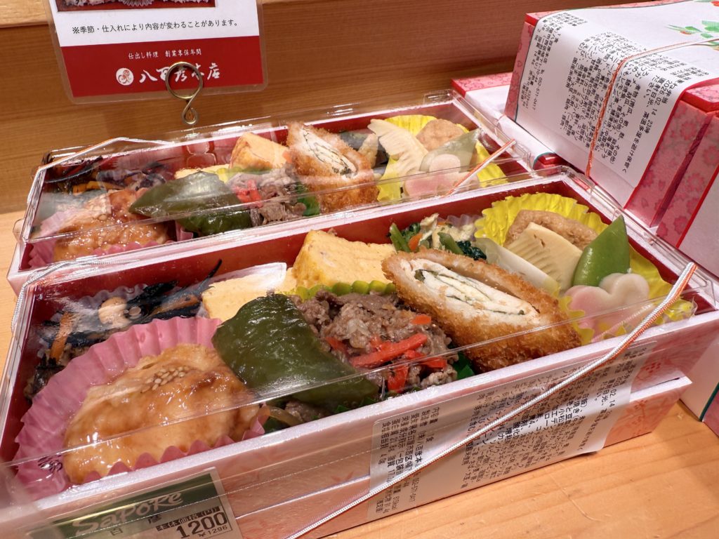 八百彦の春のお弁当。比較的リーズナブル
