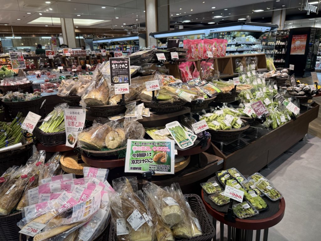 フランテロゼ覚王山の青果コーナー